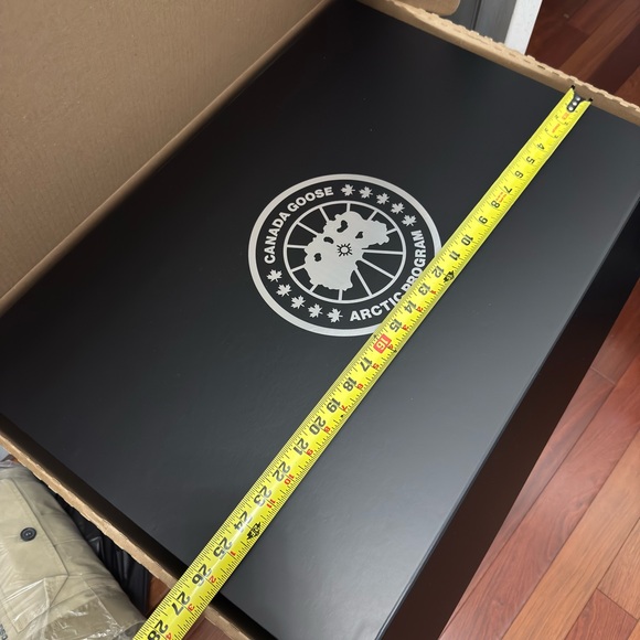 Canada goose large empty box - Picture 2 of 3